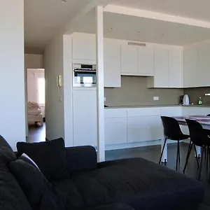 Appartement Modern Op De Zeedijk Met 2 Slaapkamers Te Ostende